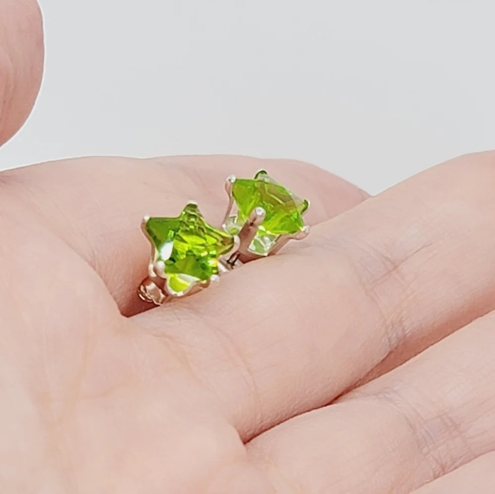 New Green Star CZ earrings - Picture 3 of 6